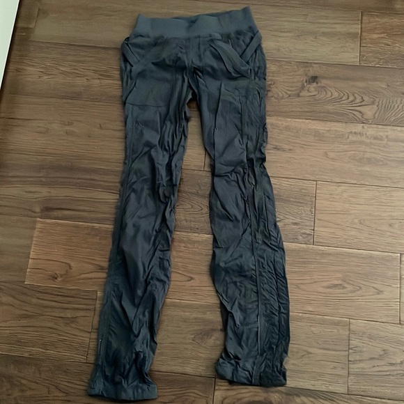 Lululemon size 4 track pants - Picture 1 of 3